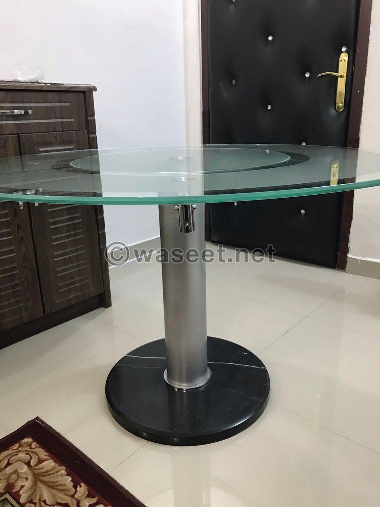 round glass dining table 1